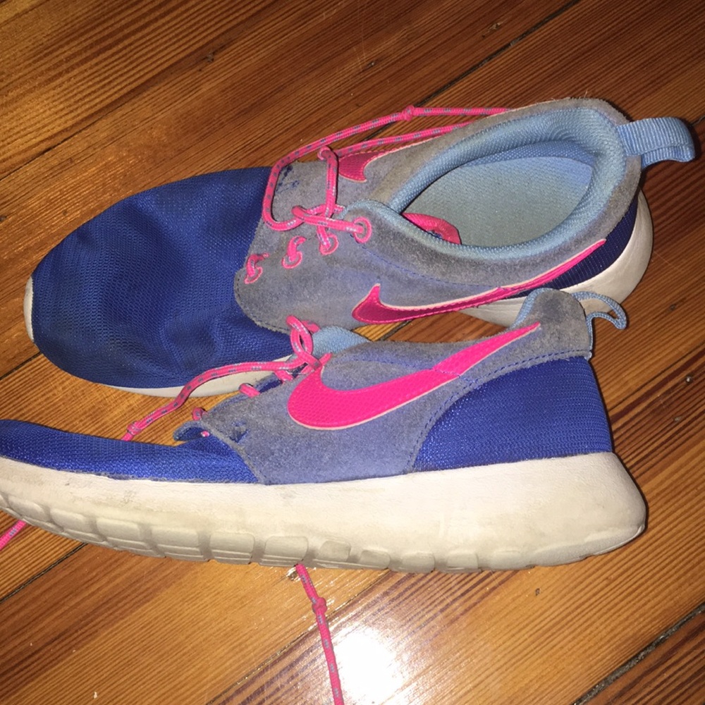 Nike Roshe Sneakers
